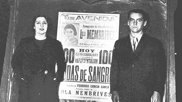 Lola Membrives y Federico García Lorca en el estreno argentino de Bodas de sangre (1933).