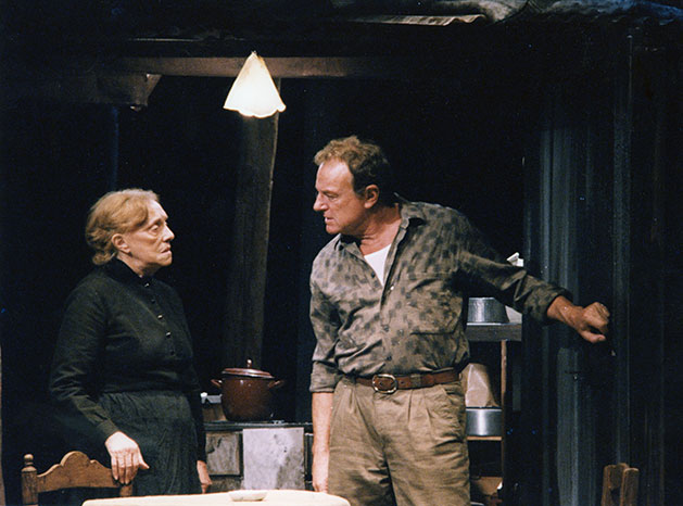 La camisa de Lauro Olmo dirigida por Alberto González Vergel. 1995  Teatro de Bellas Artes