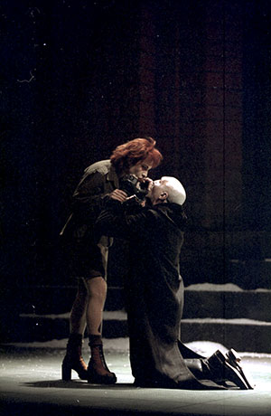 Eslavos de Tony Krushner con versión de Carla Matteini y dirección de Jorge Lavelli. Teatro María Guerrero 1997